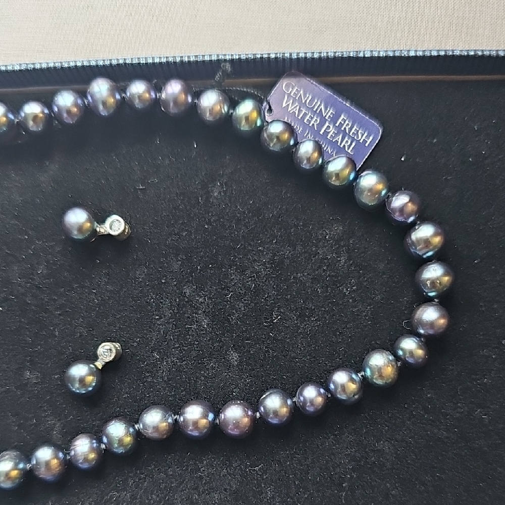 Elegant Silver Pearl Necklace and Earring Set - Picture 2 of 7